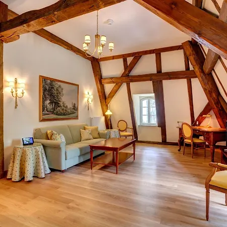 Urlaubsresidenz Marstall Und Kanzlei Im Schlossensemble 4* לובנאו