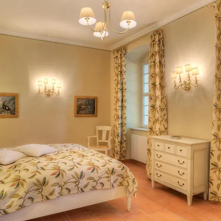 Urlaubsresidenz Marstall Und Kanzlei Im Schlossensemble 4* 뤼베나우