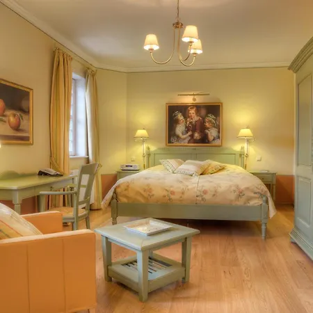 Urlaubsresidenz Marstall Und Kanzlei Im Schlossensemble לובנאו