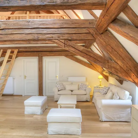 Urlaubsresidenz Marstall Und Kanzlei Im Schlossensemble 4* לובנאו