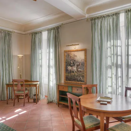 Urlaubsresidenz Marstall Und Kanzlei Im Schlossensemble 4*