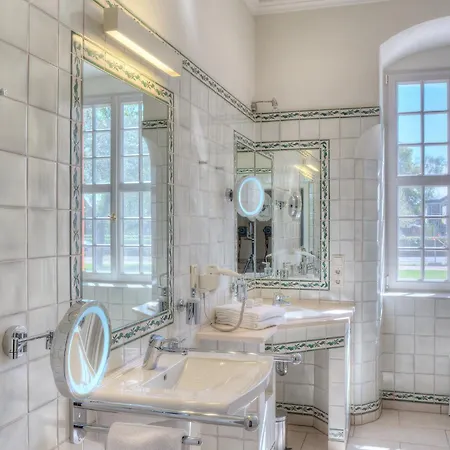 Urlaubsresidenz Marstall Und Kanzlei Im Schlossensemble 호텔 뤼베나우