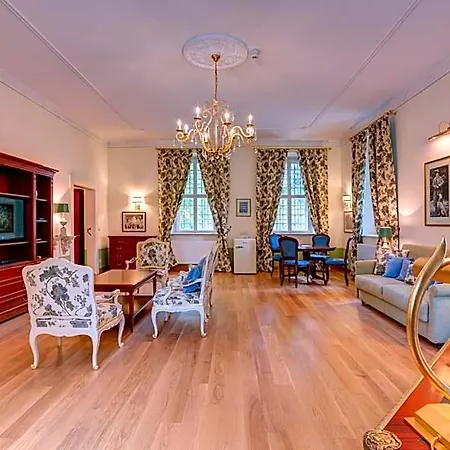 Hotel Urlaubsresidenz Marstall Und Kanzlei Im Schlossensemble 4*