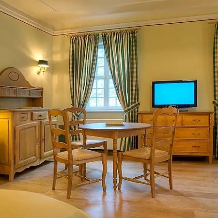 Urlaubsresidenz Marstall Und Kanzlei Im Schlossensemble Hotel Luebbenau