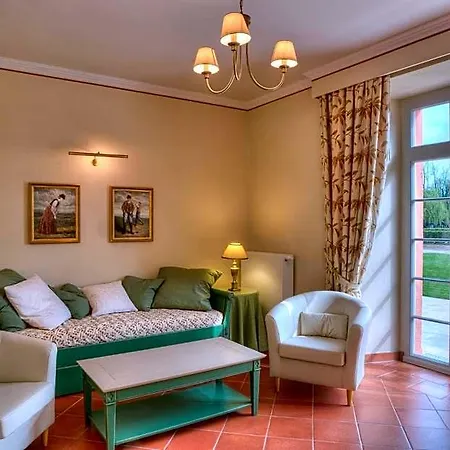 Hotel Urlaubsresidenz Marstall Und Kanzlei Im Schlossensemble