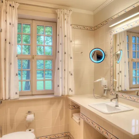 Hotel Urlaubsresidenz Marstall Und Kanzlei Im Schlossensemble 4*