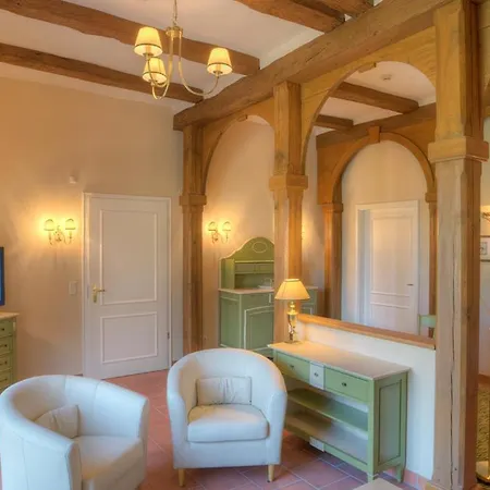 Hotel Urlaubsresidenz Marstall Und Kanzlei Im Schlossensemble
