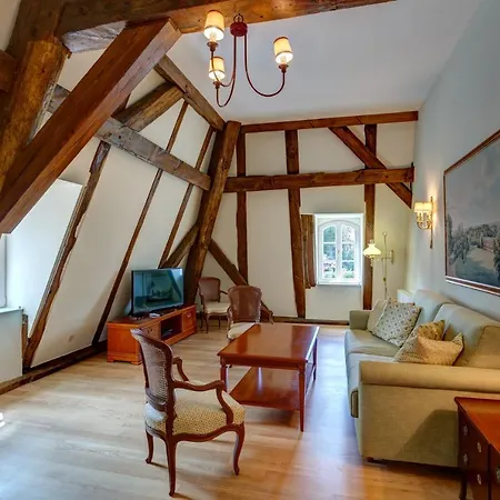 호텔 Urlaubsresidenz Marstall Und Kanzlei Im Schlossensemble 4*