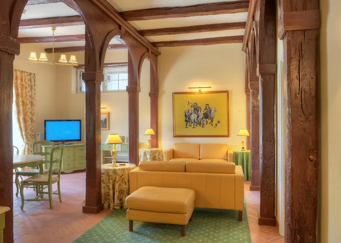 Hotel Urlaubsresidenz Marstall Und Kanzlei Im Schlossensemble