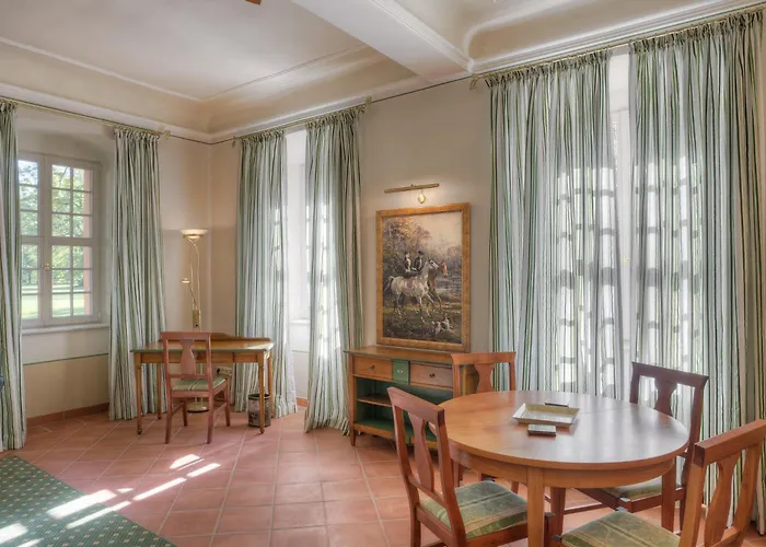 Urlaubsresidenz Marstall Und Kanzlei Im Schlossensemble 4*